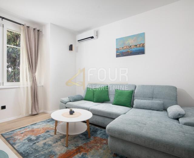 Istra, Pula - centar, 67.65m2, etaža - 2s+db, terasa, blizina Arene!