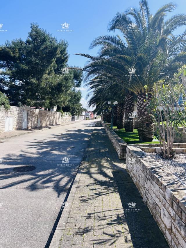 LUKSUZAN APARTMAN UZ MORE – CRVENI VRH, SAVUDRIJA (116 m², 2SB + DB, TERASA, POGLED NA MORE)
