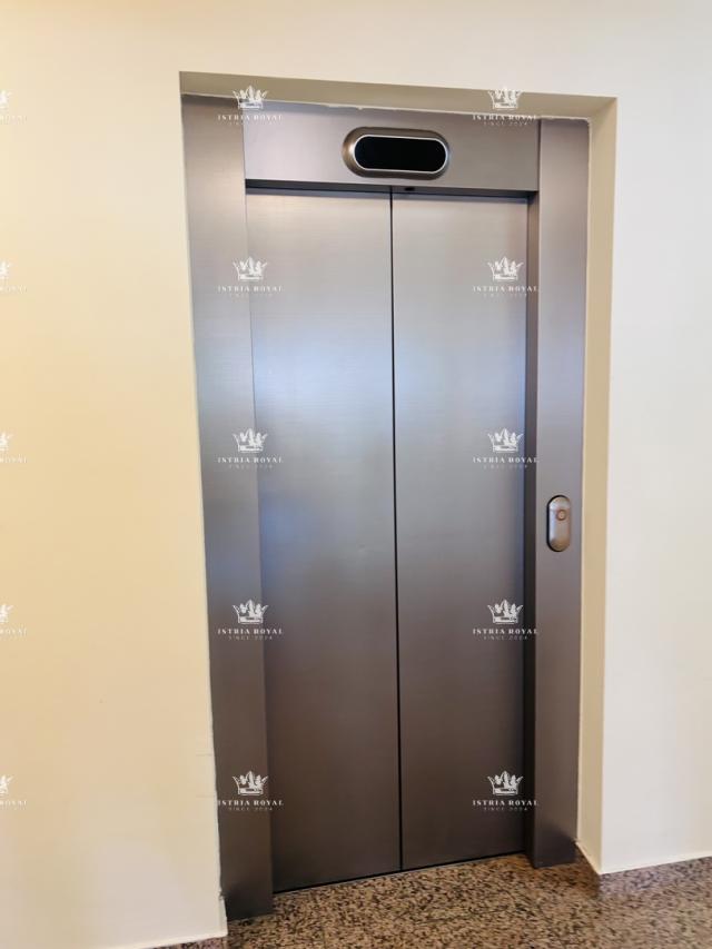 LUKSUZAN APARTMAN UZ MORE – CRVENI VRH, SAVUDRIJA (116 m², 2SB + DB, TERASA, POGLED NA MORE)