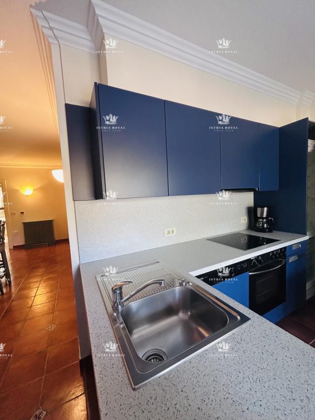 LUKSUZAN APARTMAN UZ MORE – CRVENI VRH, SAVUDRIJA (116 m², 2SB + DB, TERASA, POGLED NA MORE)