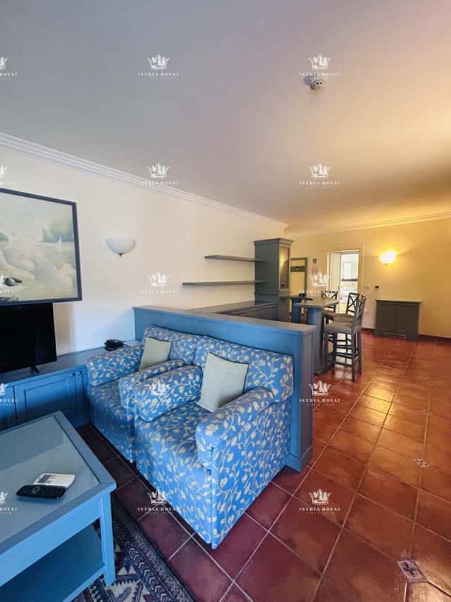 LUKSUZAN APARTMAN UZ MORE – CRVENI VRH, SAVUDRIJA (116 m², 2SB + DB, TERASA, POGLED NA MORE)