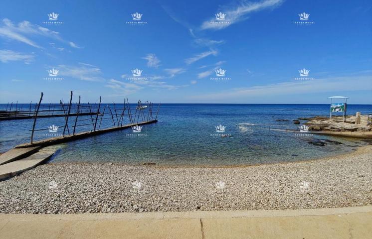 Istria, Bašanija, building plot 16,000 m2, T1, T2, T3 zone, 900 m from the sea, opportunity for inve