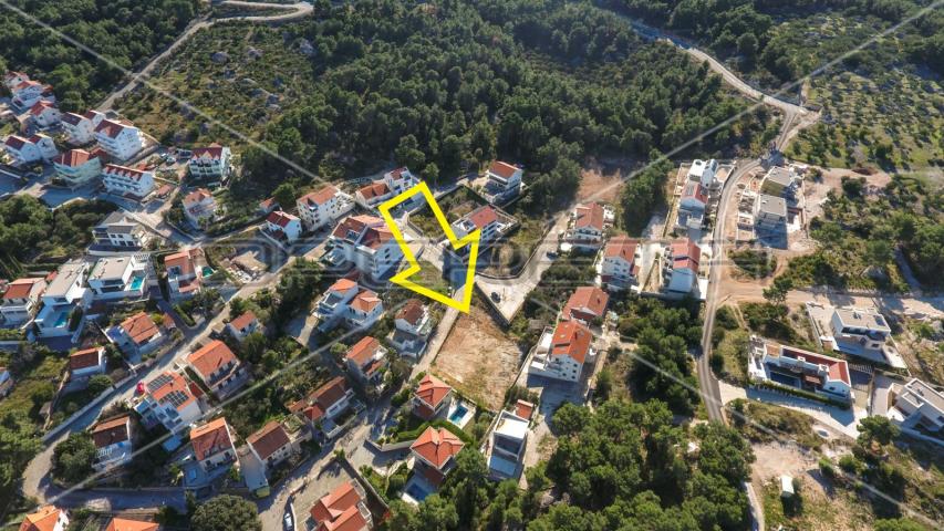 Građevinsko zemljište, 150 m do mora, 1.286 m2, Sutivan, otok Brač