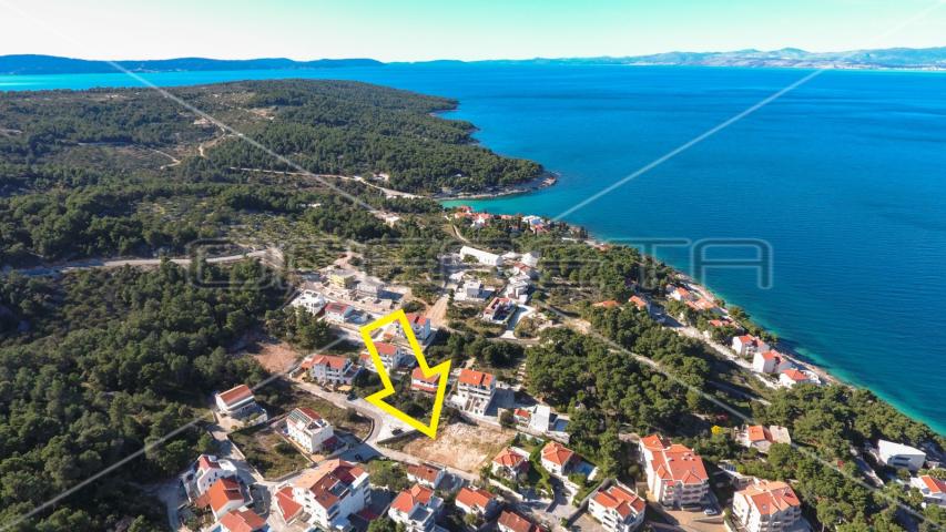 Građevinsko zemljište, 150 m do mora, 1.286 m2, Sutivan, otok Brač