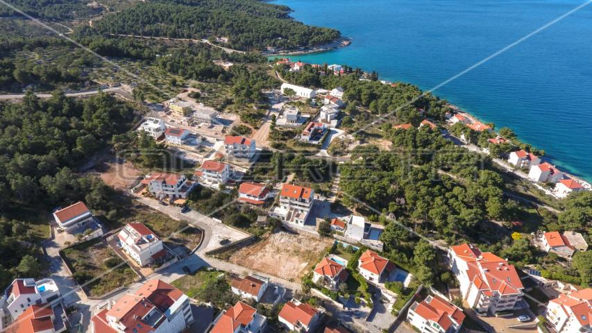 Građevinsko zemljište, 150 m do mora, 1.286 m2, Sutivan, otok Brač