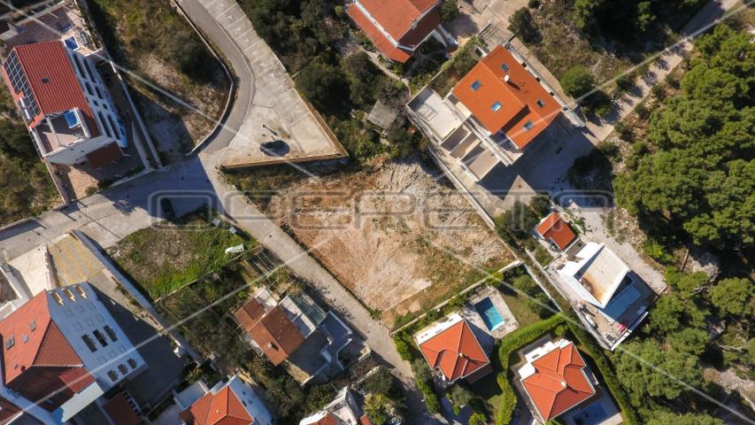 Građevinsko zemljište, 150 m do mora, 1.286 m2, Sutivan, otok Brač