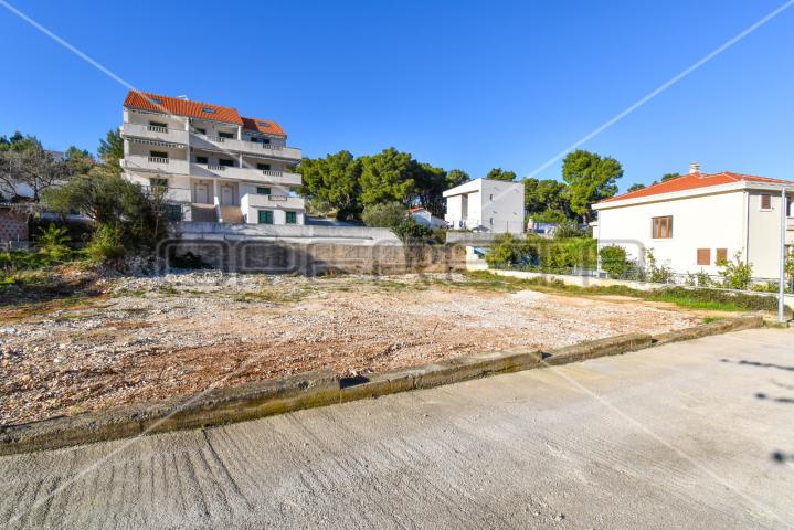 Građevinsko zemljište, 150 m do mora, 1.286 m2, Sutivan, otok Brač