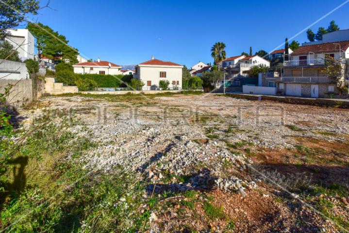Građevinsko zemljište, 150 m do mora, 1.286 m2, Sutivan, otok Brač
