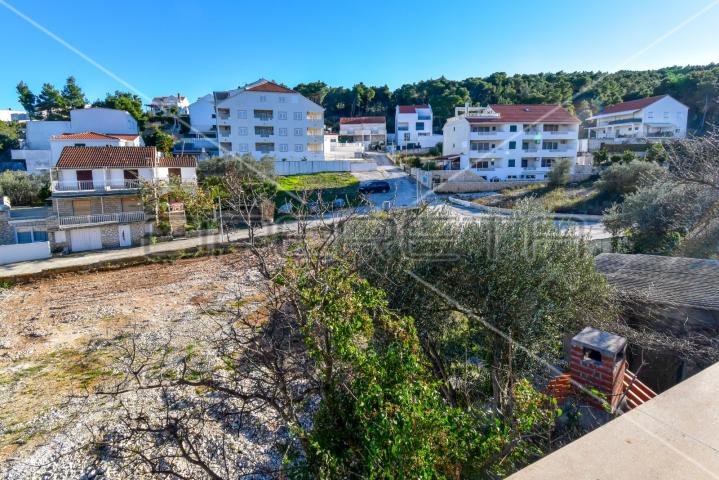 Građevinsko zemljište, 150 m do mora, 1.286 m2, Sutivan, otok Brač