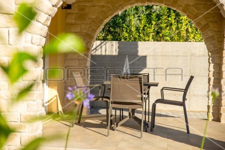 Poreč, Zgrada, 1,00 EUR