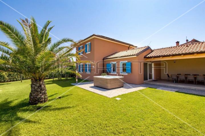 Poreč, Zgrada, 1,00 EUR
