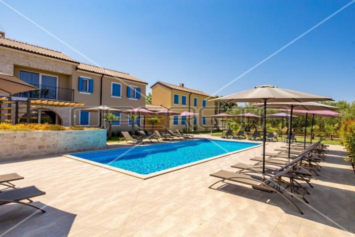 Poreč, Zgrada, 1,00 EUR