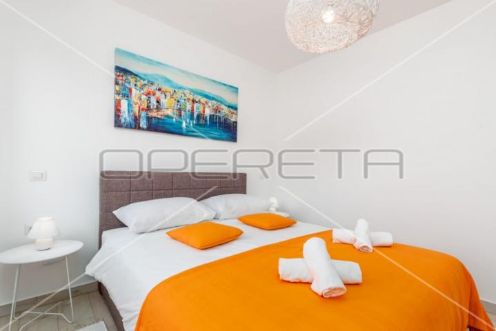 Poreč, Zgrada, 1,00 EUR