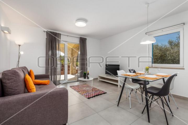 Poreč, Zgrada, 1,00 EUR