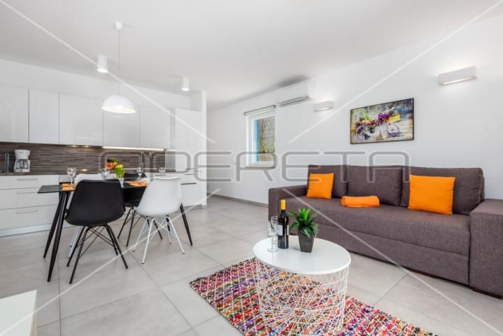 Poreč, Zgrada, 1,00 EUR