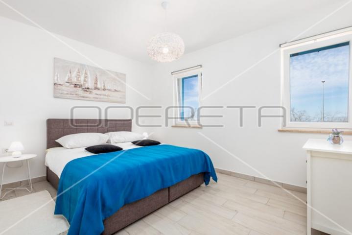Poreč, Zgrada, 1,00 EUR