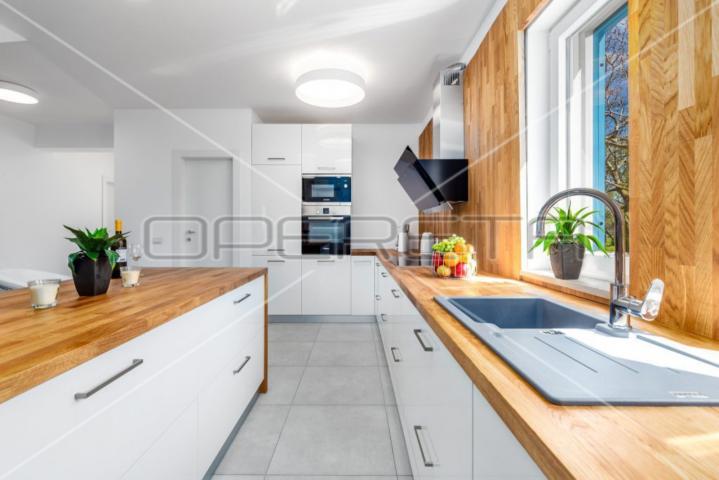 Poreč, Zgrada, 1,00 EUR