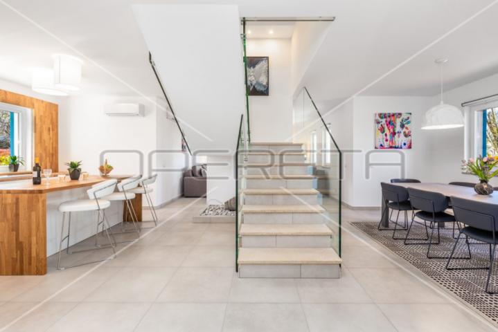 Poreč, Zgrada, 1,00 EUR