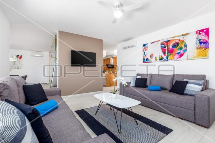 Poreč, Zgrada, 1,00 EUR