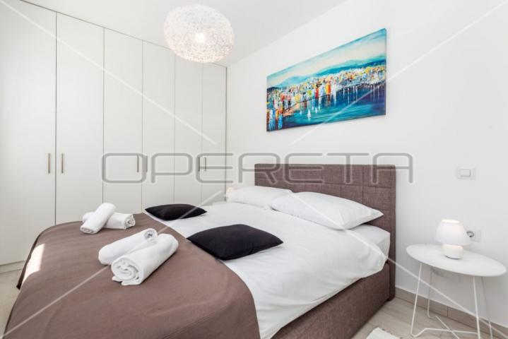 Poreč, Zgrada, 1,00 EUR