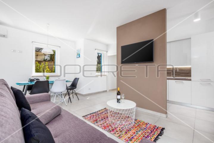 Poreč, Zgrada, 1,00 EUR