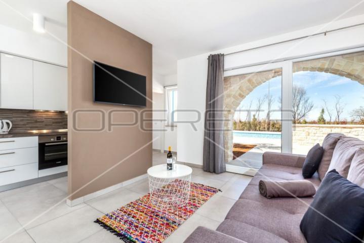 Poreč, Zgrada, 1,00 EUR