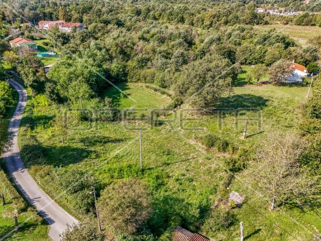 Kršan, mješovito zemljište 5.879 m2 u mirnoj zoni