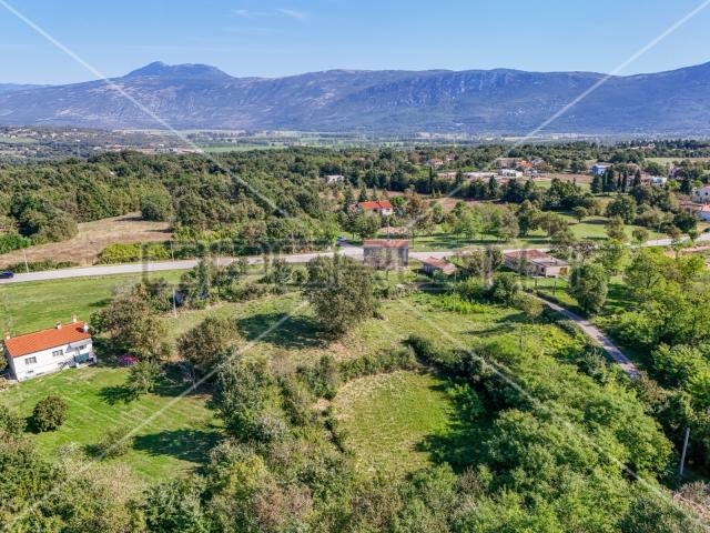 Kršan, mješovito zemljište 5.879 m2 u mirnoj zoni
