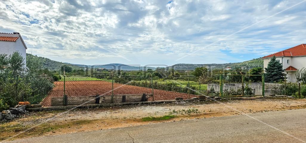Atraktivno građevinsko zemljište blizu mora  1283 m²