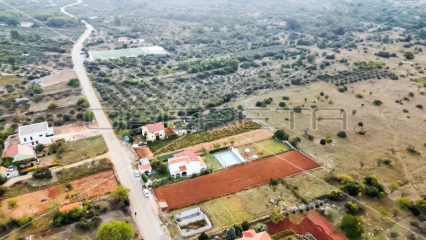 Atraktivno građevinsko zemljište blizu mora  1283 m²