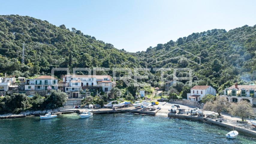 Investicijska prilika na Lastovu: Zemljište uz more, 5107 m2