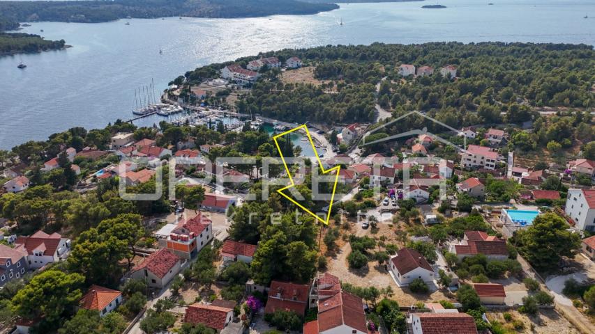Uživajte u ljepoti Brača – Građevinsko zemljište s infrastrukturom, Milna