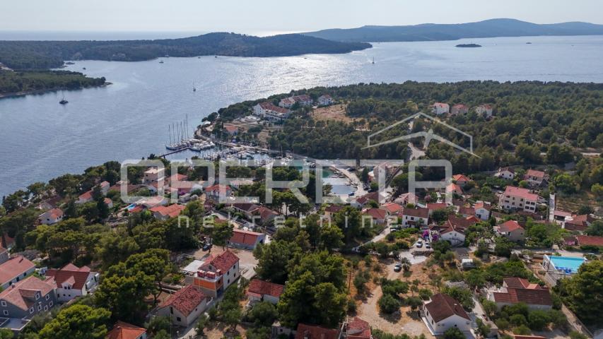 Uživajte u ljepoti Brača – Građevinsko zemljište s infrastrukturom, Milna