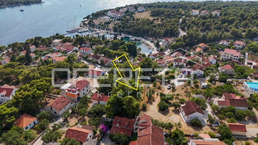 Uživajte u ljepoti Brača – Građevinsko zemljište s infrastrukturom, Milna