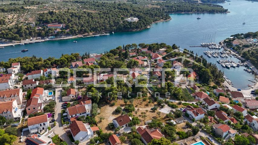 Uživajte u ljepoti Brača – Građevinsko zemljište s infrastrukturom, Milna