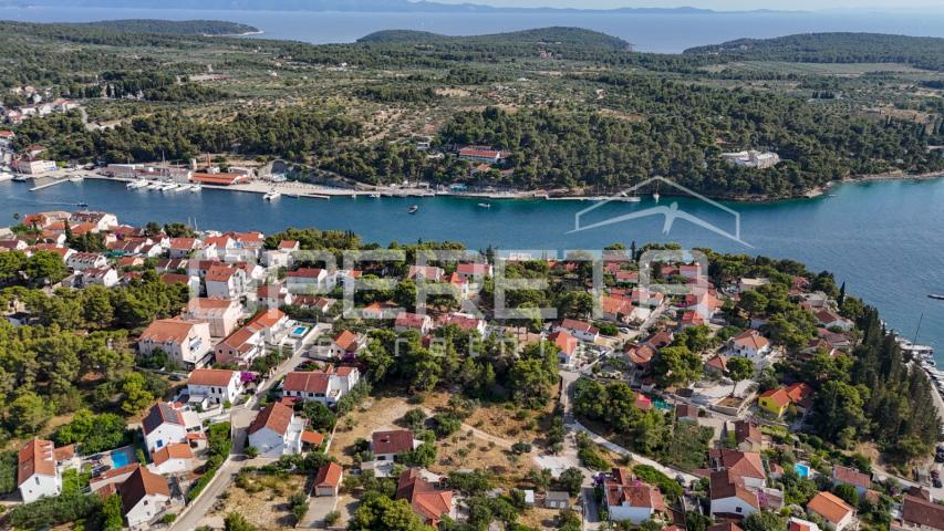 Uživajte u ljepoti Brača – Građevinsko zemljište s infrastrukturom, Milna