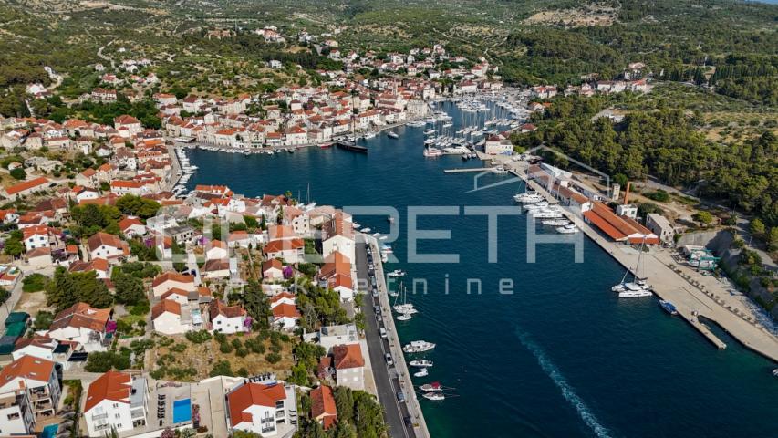 Uživajte u ljepoti Brača – Građevinsko zemljište s infrastrukturom, Milna