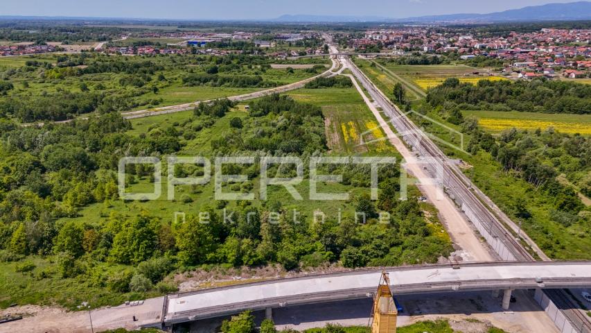 GRAĐEVINSKO ZEMLJIŠTE U POSLOVNOJ ZONI LUČINICA – DUGO SELO, 9.344 m2
