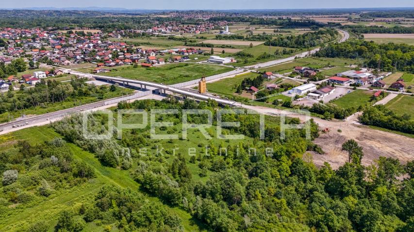 GRAĐEVINSKO ZEMLJIŠTE U POSLOVNOJ ZONI LUČINICA – DUGO SELO, 9.344 m2