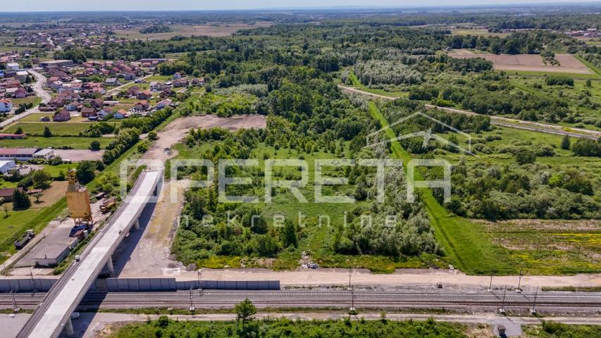 GRAĐEVINSKO ZEMLJIŠTE U POSLOVNOJ ZONI LUČINICA – DUGO SELO, 9.344 m2