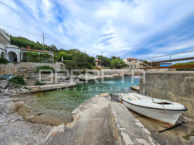 Građevinsko zemljište s objektom u prvom redu do mora, Zastražišće, Hvar