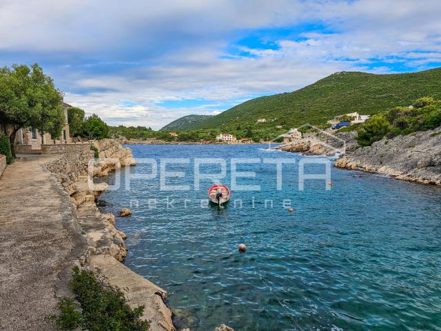 Građevinsko zemljište s objektom u prvom redu do mora, Zastražišće, Hvar