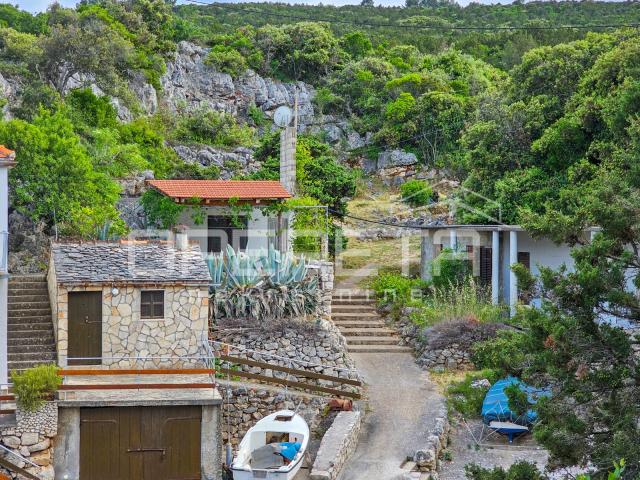 Građevinsko zemljište s objektom u prvom redu do mora, Zastražišće, Hvar