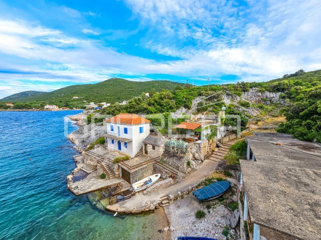 Građevinsko zemljište s objektom u prvom redu do mora, Zastražišće, Hvar