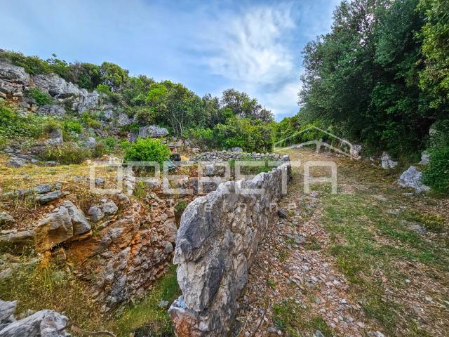 Građevinsko zemljište s objektom u prvom redu do mora, Zastražišće, Hvar