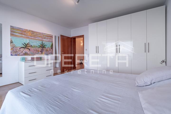 Prilika - prostrani dvoetažni penthouse s panoramskim pogledom – Opatija, 300 m 