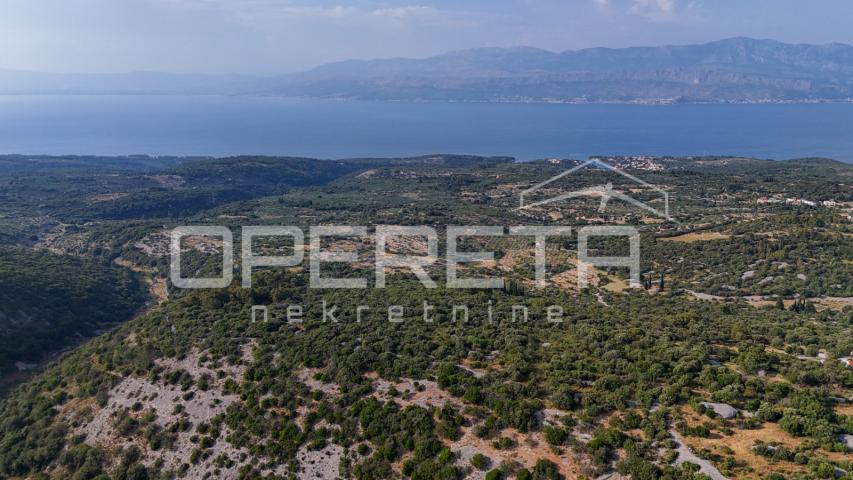 Poljoprivredno zemljište u srce otoka, 29.000m2, Škrip, Brač

