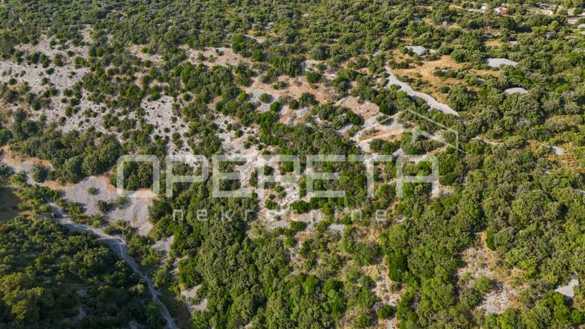 Poljoprivredno zemljište u srce otoka, 29.000m2, Škrip, Brač


