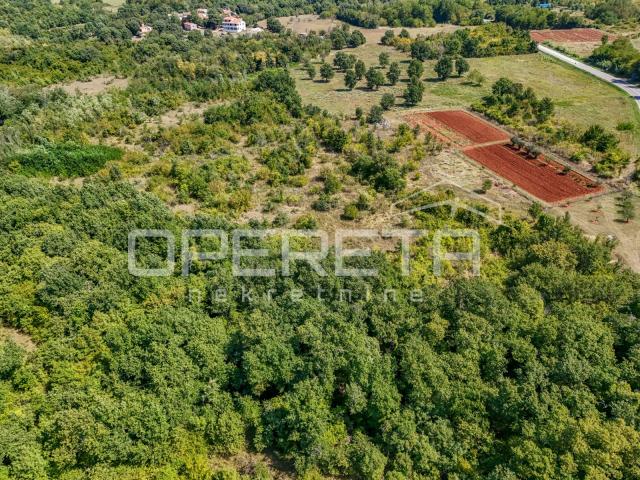 
Istra, Poreč-građevinsko zemljište T2 i T3 te poljoprivredno zemljište kod Pore