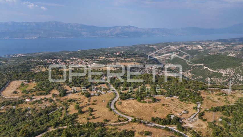 Prostrano poljoprivredno zemljište, 14.027 m2 s pogledom i uz pristupni put, Škr